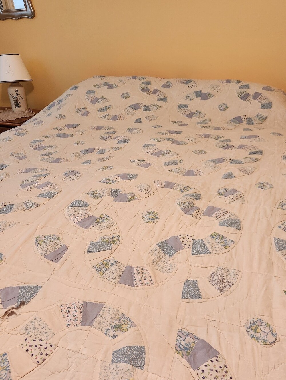 HANDMADE Patchwork Quilt Queen Full Vintage Floral Hand Quilted 85 x  87 Flaws